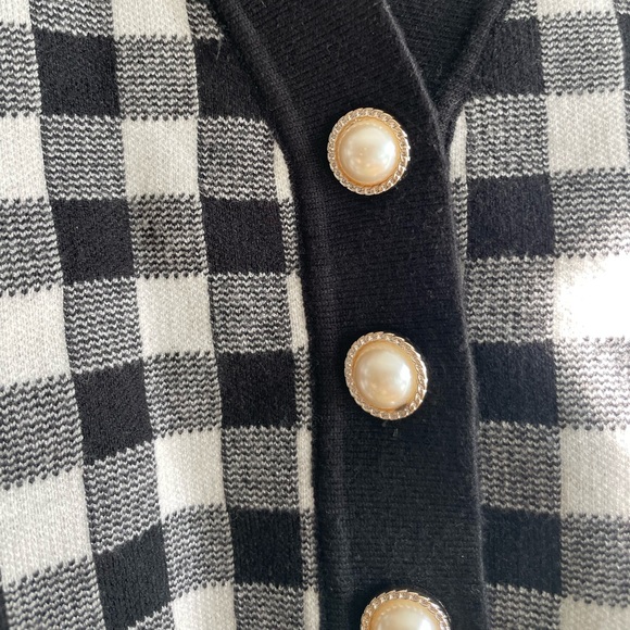 Cropped Cardigan with vintage button - Picture 5 of 11